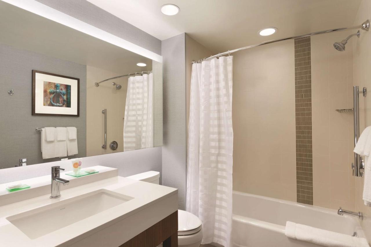 | Hyatt Place Buffalo / Amherst, NY