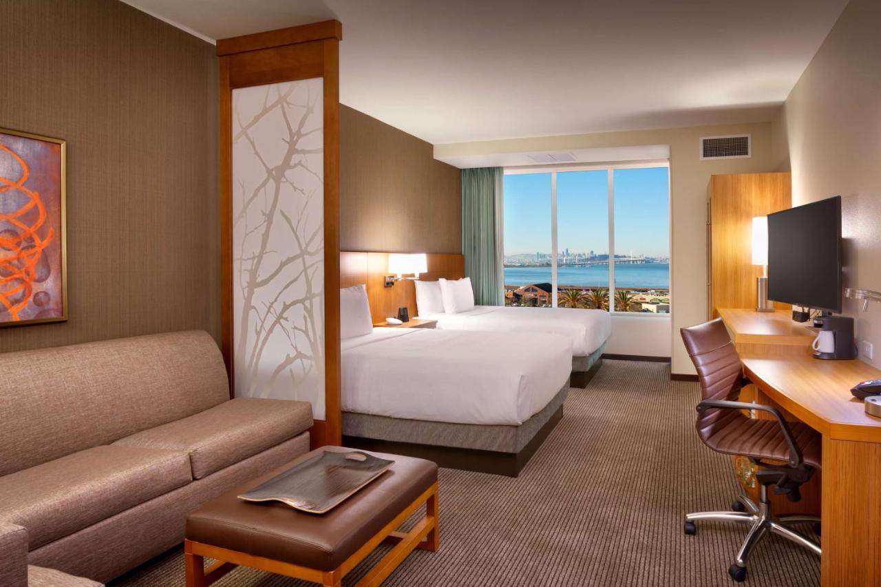 Queen Room with Bay View at Hyatt Place Emeryville/San Francisco Bay Area