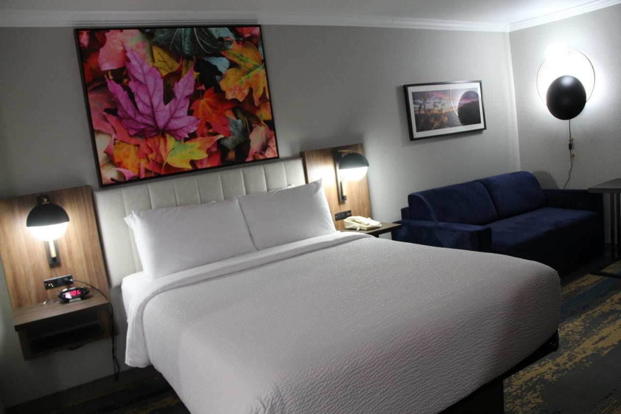Deluxe Queen Room with Sofa Bed - Non-Smoking at La Quinta Inn & Suites by Wyndham Yakima Downtown