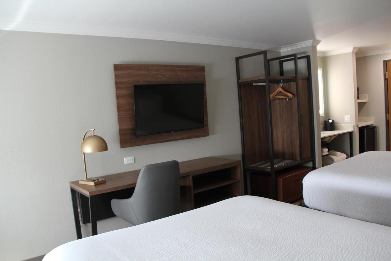 Queen Room with Two Queen Beds - Non-Smoking at La Quinta Inn & Suites by Wyndham Yakima Downtown