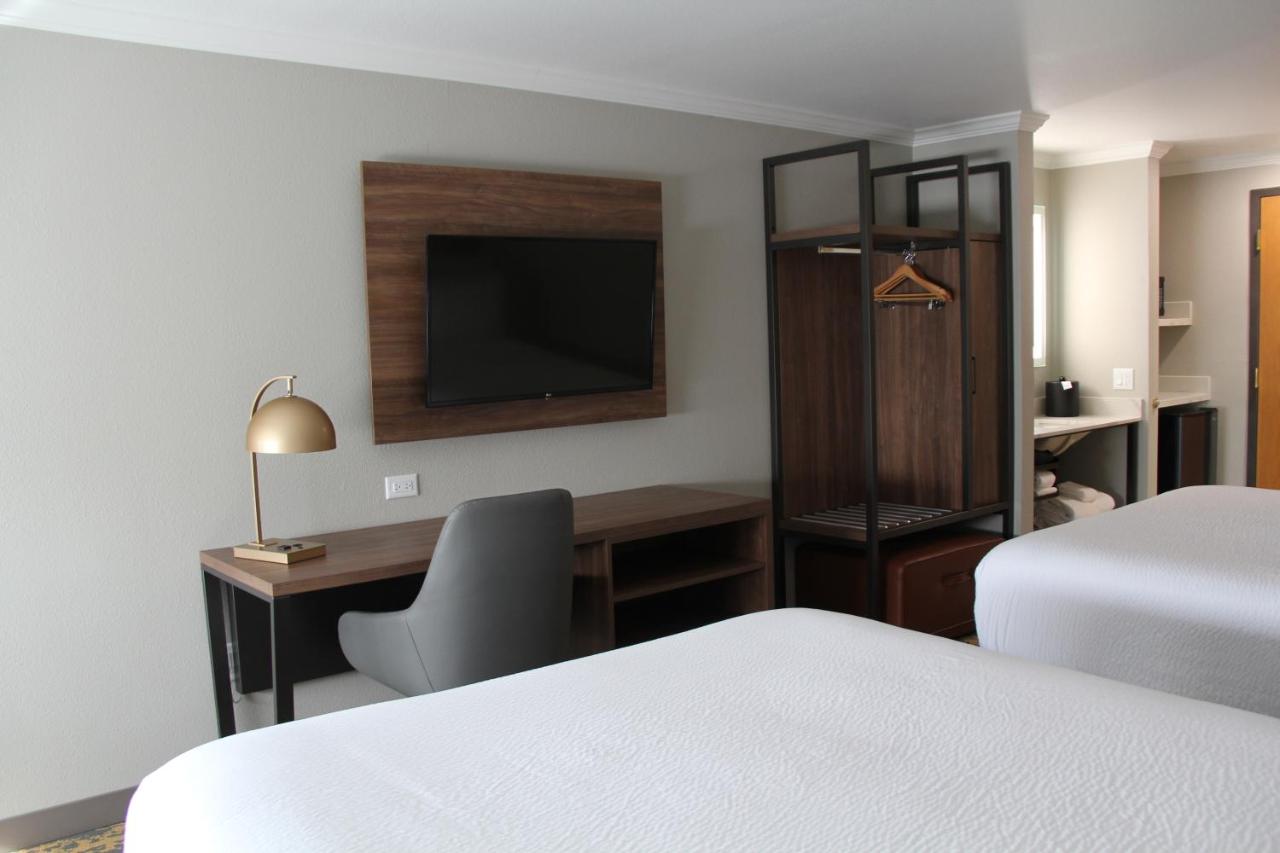 Queen Room with Two Queen Beds - Non-Smoking at La Quinta Inn & Suites by Wyndham Yakima Downtown