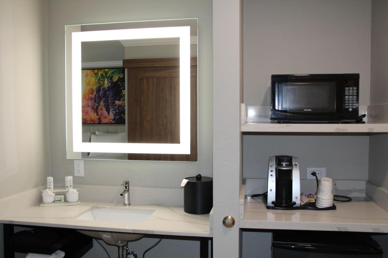 Queen Room with Two Queen Beds - Non-Smoking at La Quinta Inn & Suites by Wyndham Yakima Downtown