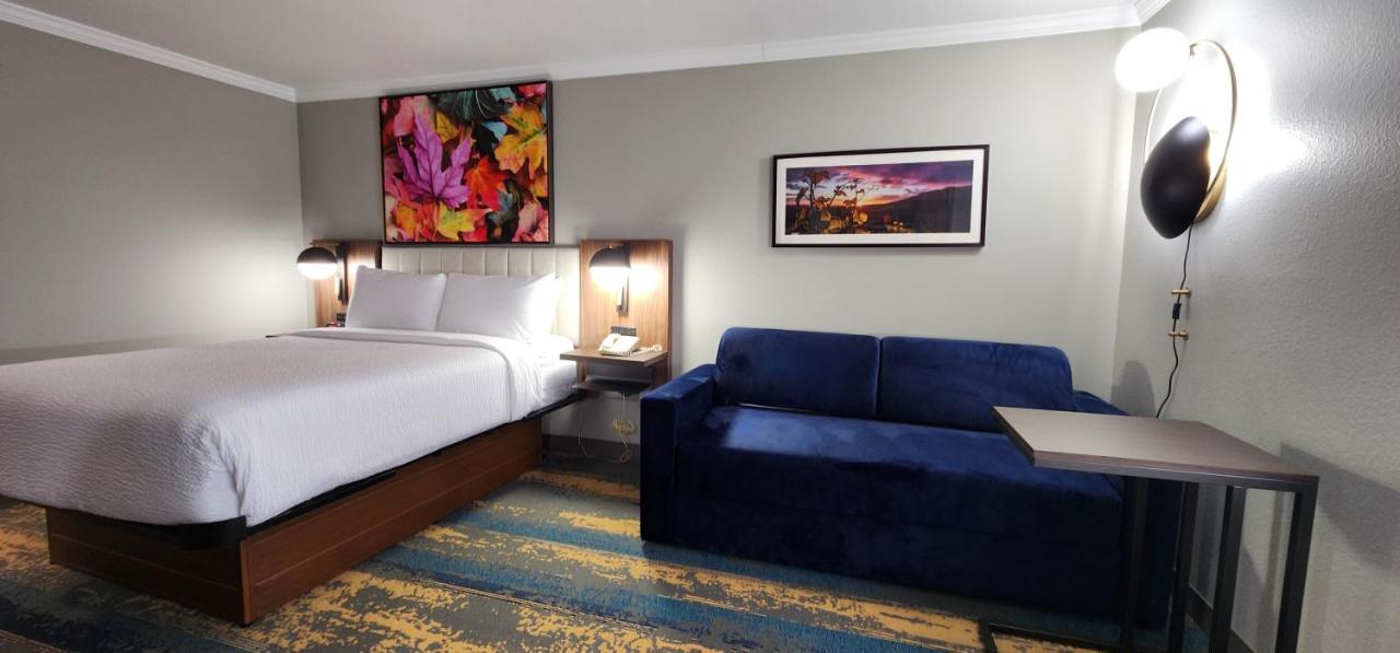 Deluxe Queen Room with Sofa Bed - Non-Smoking at La Quinta Inn & Suites by Wyndham Yakima Downtown
