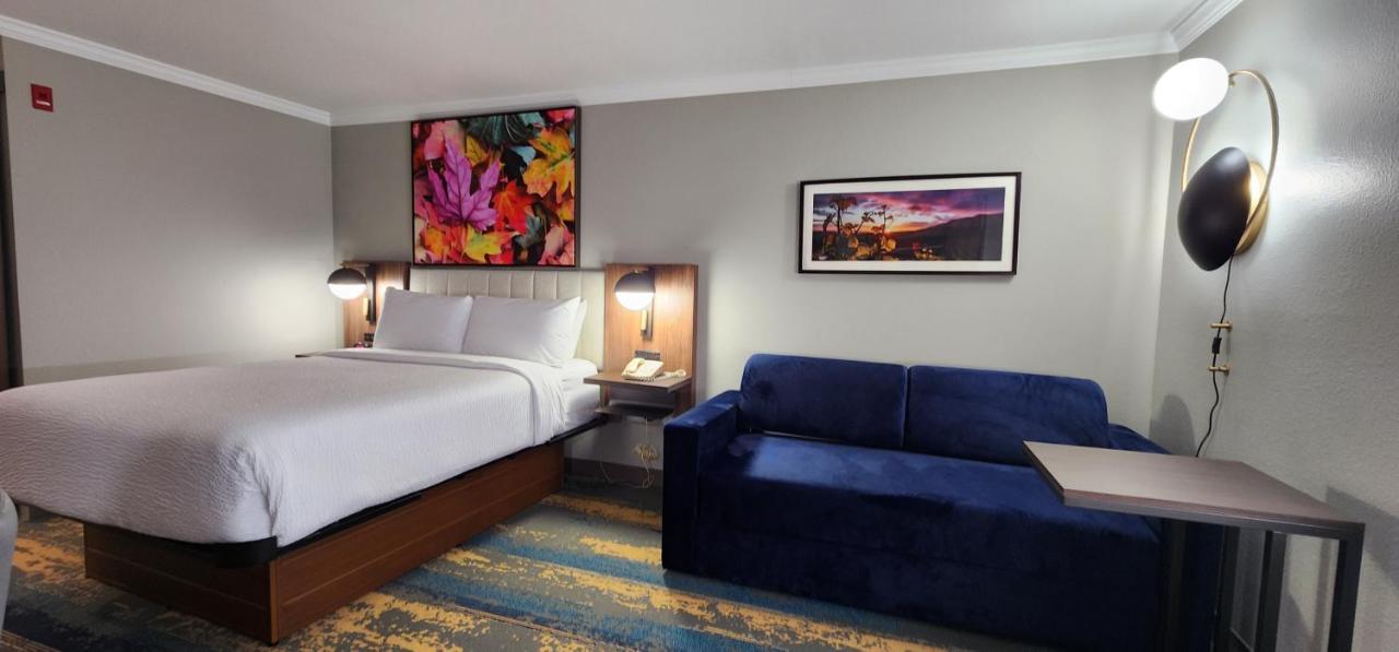 Deluxe Queen Room with Sofa Bed - Non-Smoking at La Quinta Inn & Suites by Wyndham Yakima Downtown