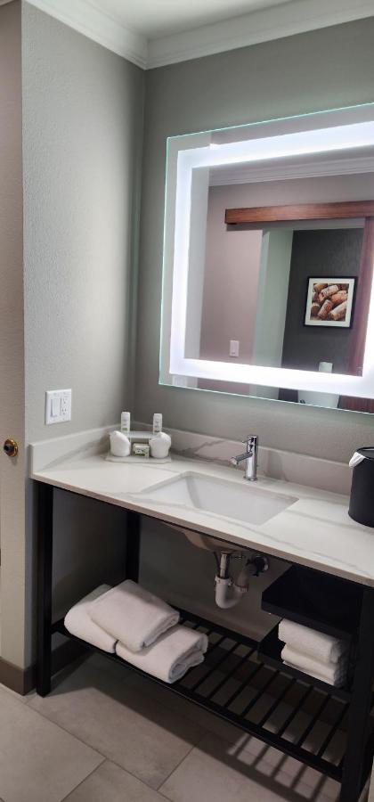Queen Room with Two Queen Beds - Non-Smoking at La Quinta Inn & Suites by Wyndham Yakima Downtown
