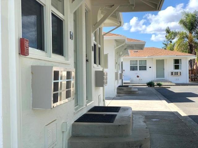 | Carlin's Cottage Court