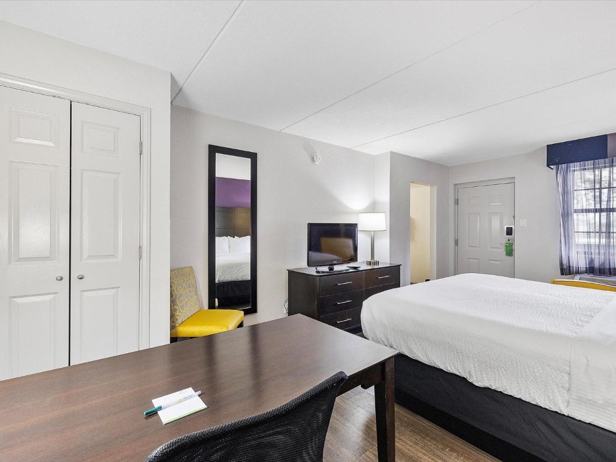 Standard King Room at La Quinta Inn by Wyndham Miami Airport North