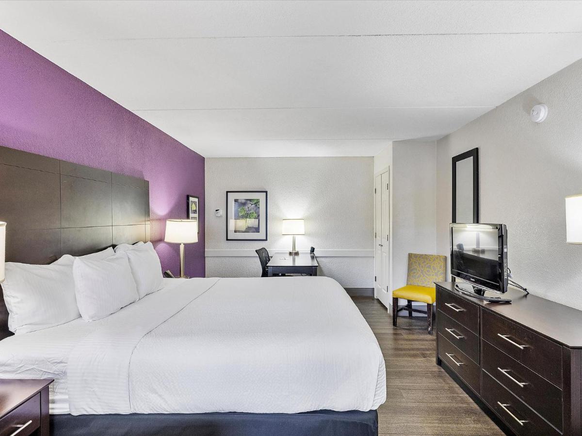 Deluxe King Room at La Quinta Inn by Wyndham Miami Airport North