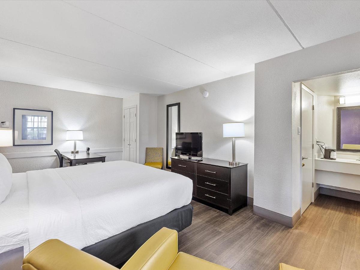 Standard King Room at La Quinta Inn by Wyndham Miami Airport North