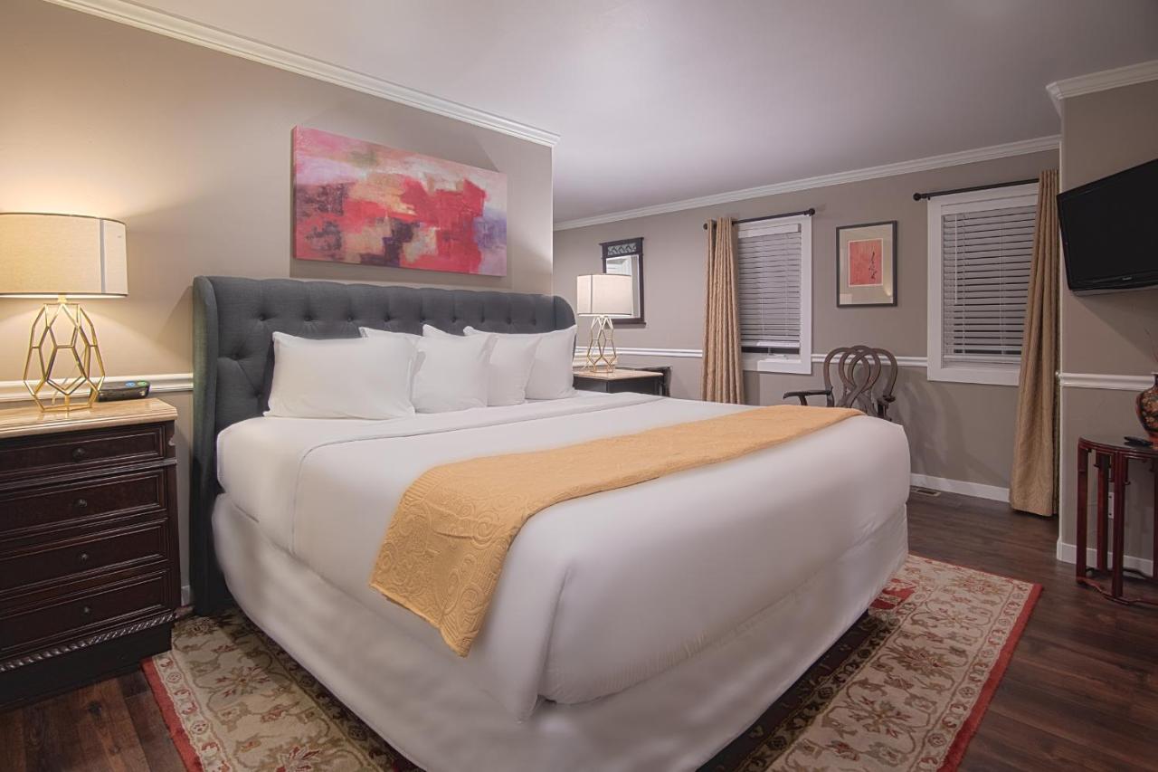 Harmony Couples Spa Suite with Kitchen at Inn at Parkside