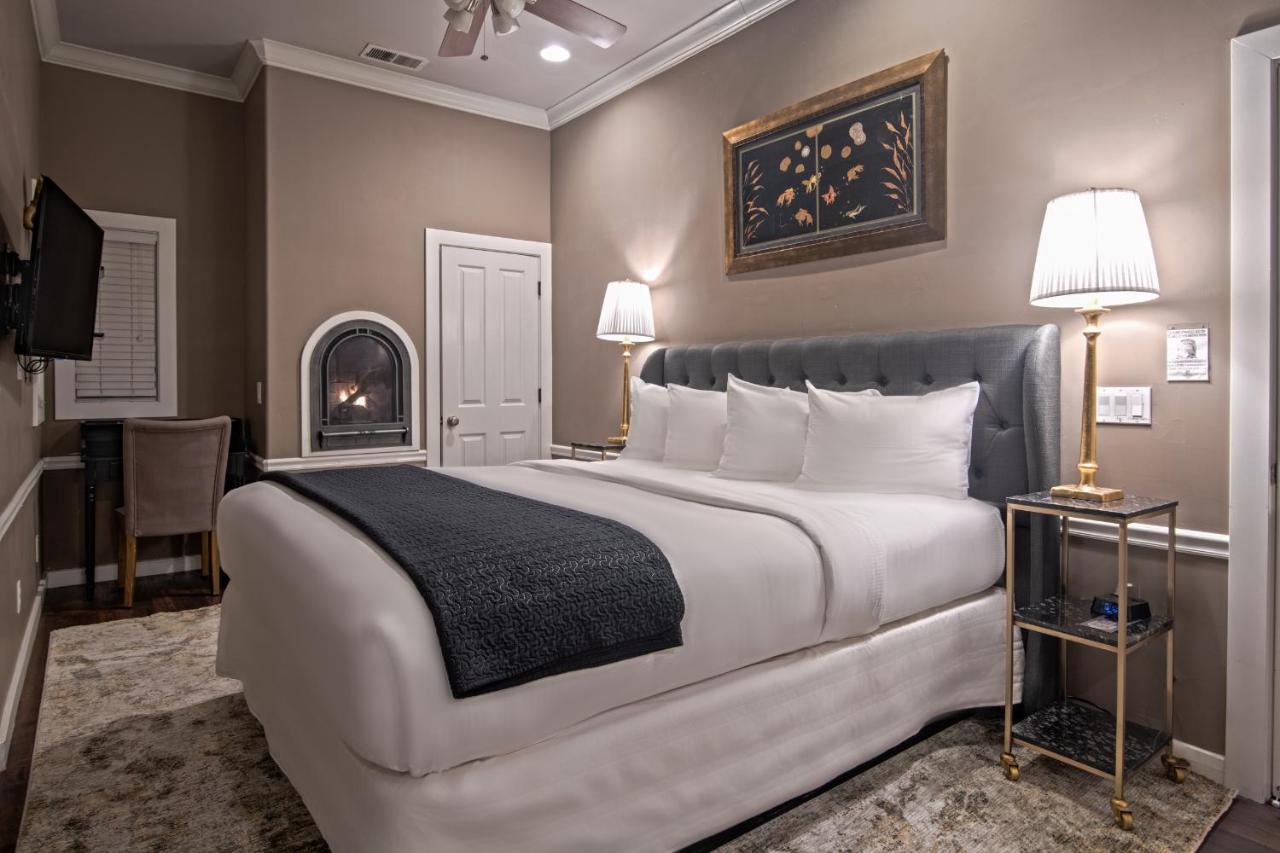 Indulge Couples Spa Room with Balcony at Inn at Parkside