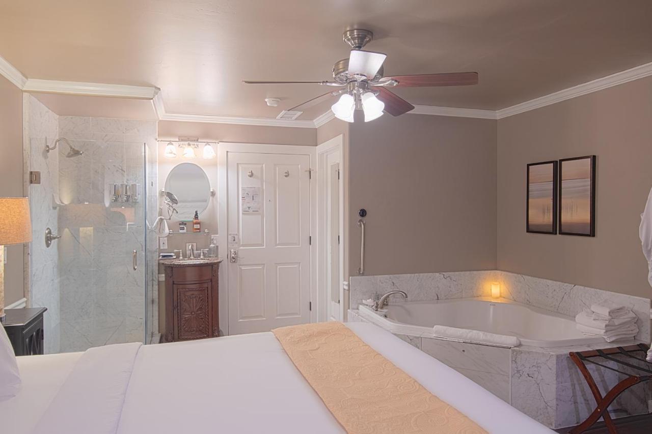 Refresh Couples Spa Room with Balcony at Inn at Parkside