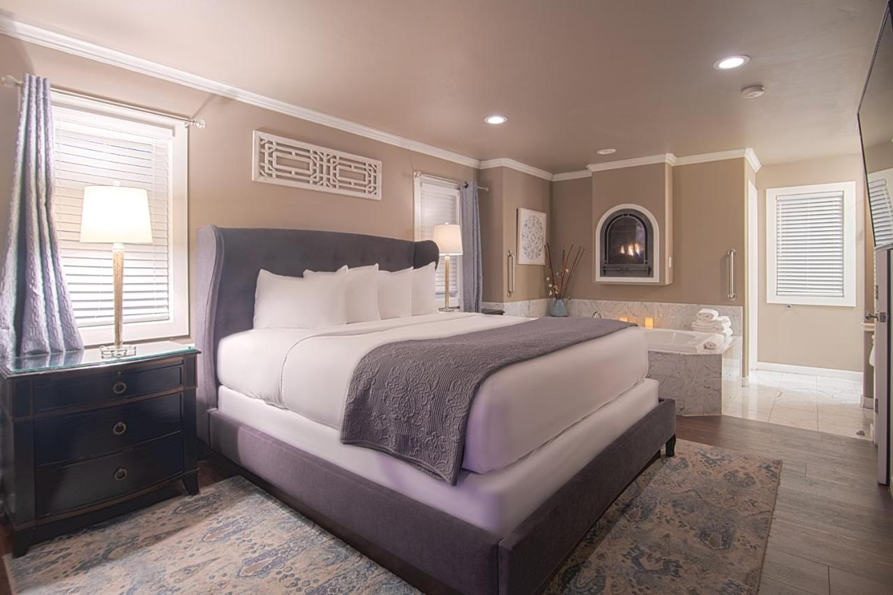 Serenity Couples Spa Suite with Balcony at Inn at Parkside