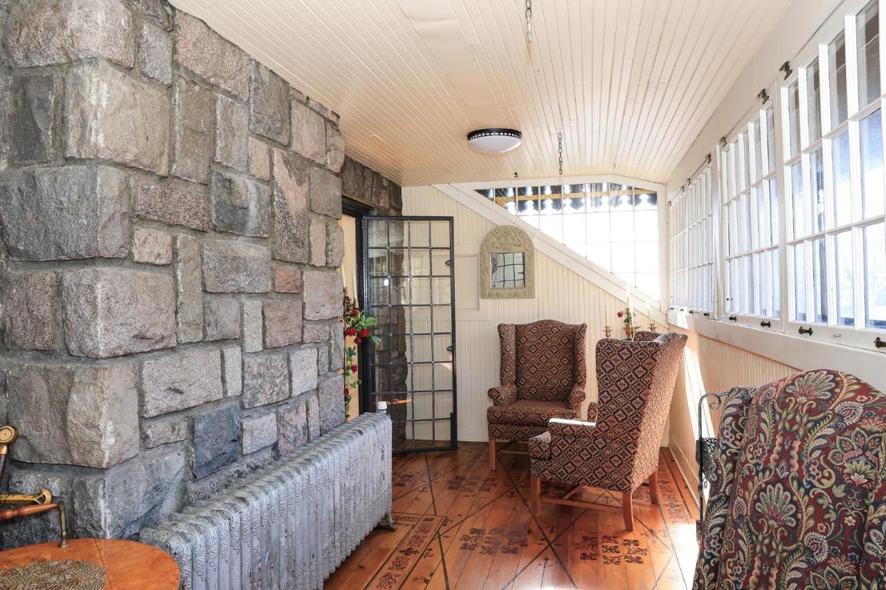 | Stone Chalet Bed & Breakfast Inn
