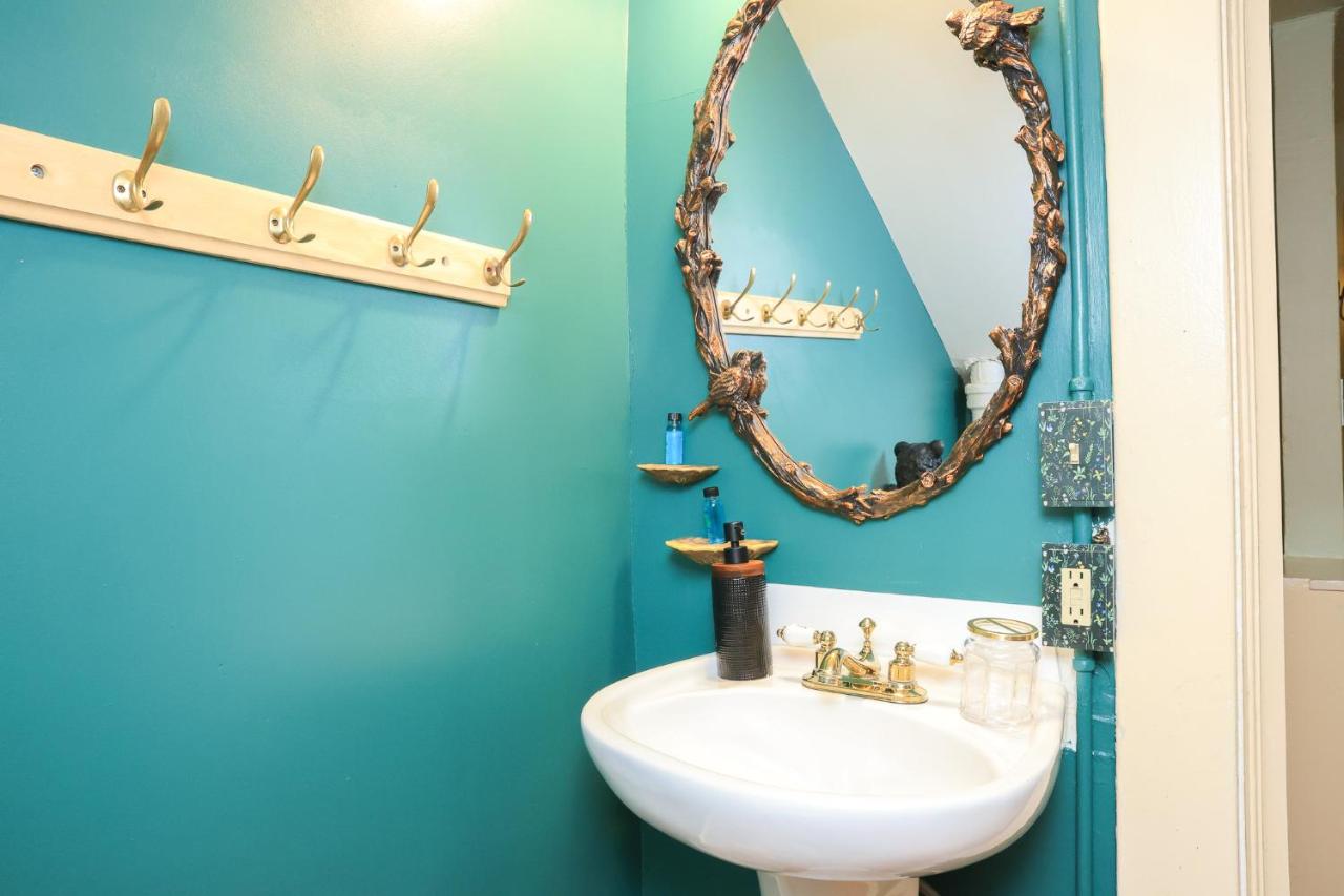 | Stone Chalet Bed & Breakfast Inn