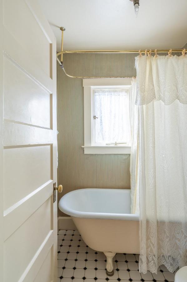 | Martine Inn