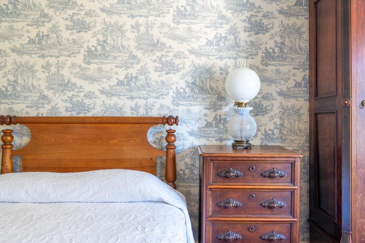 | Martine Inn