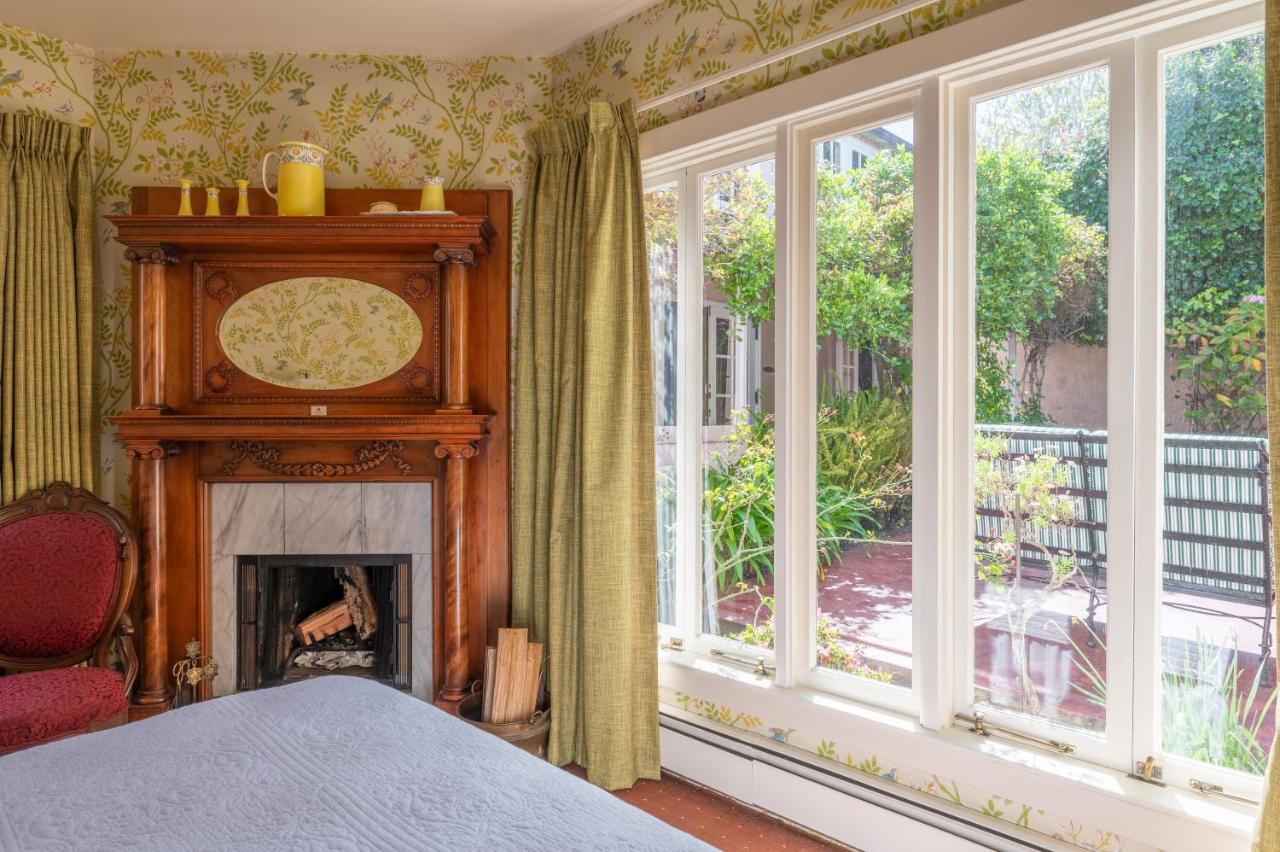 | Martine Inn
