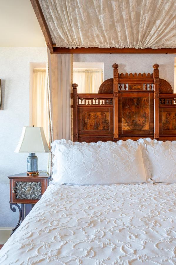 | Martine Inn
