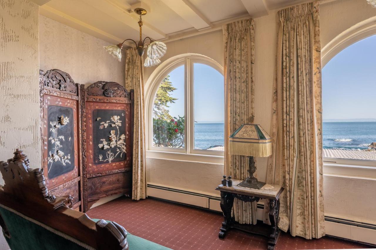 | Martine Inn