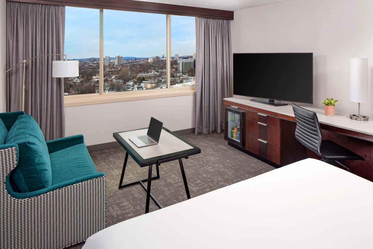 Queen Room at Hyatt Regency Boston/Cambridge