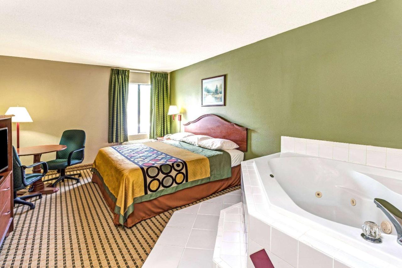 | Super 8 by Wyndham Dawsonville