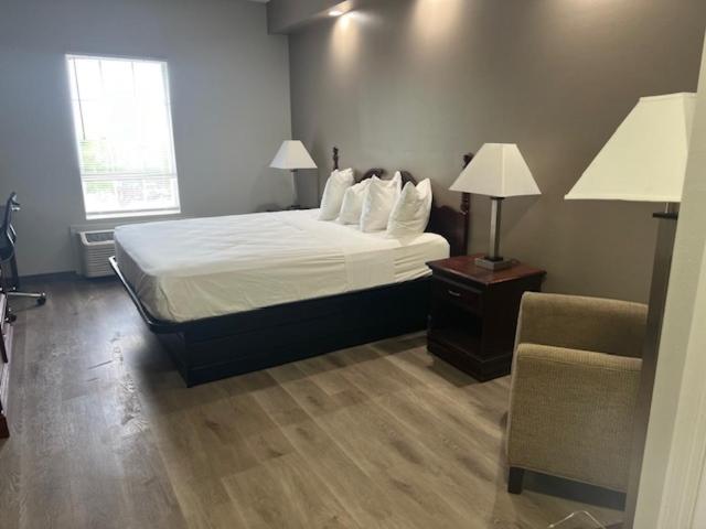 King Studio Suite - Non-Smoking at Baymont by Wyndham Lakeland
