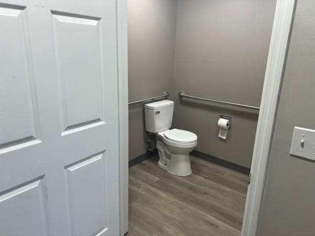 King Room - Disability Access - Non-Smoking at Baymont by Wyndham Lakeland