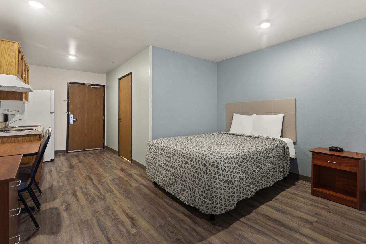 Standard Double Room - Accessible/Non-Smoking at WoodSpring Suites Macon West I-475