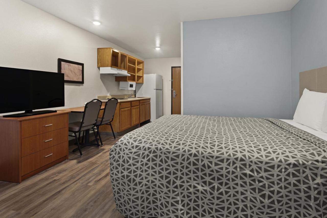 Standard Double Room - Accessible/Non-Smoking at WoodSpring Suites Macon West I-475