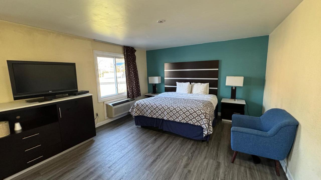 King Room - Non-Smoking at Americas Best Value Inn New London Mystic
