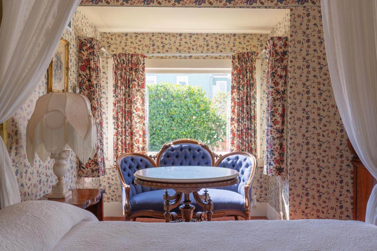| Martine Inn