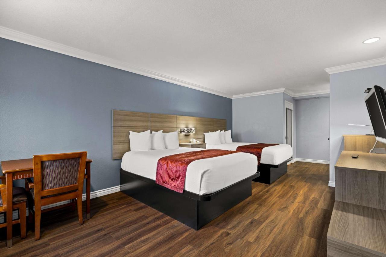  | Best Western Moreno Hotel & Suites