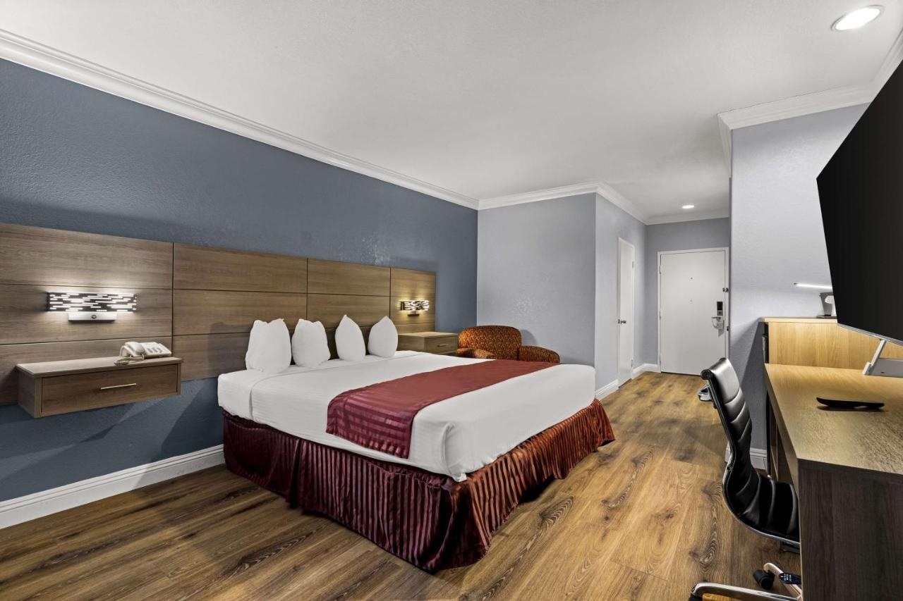  | Best Western Moreno Hotel & Suites