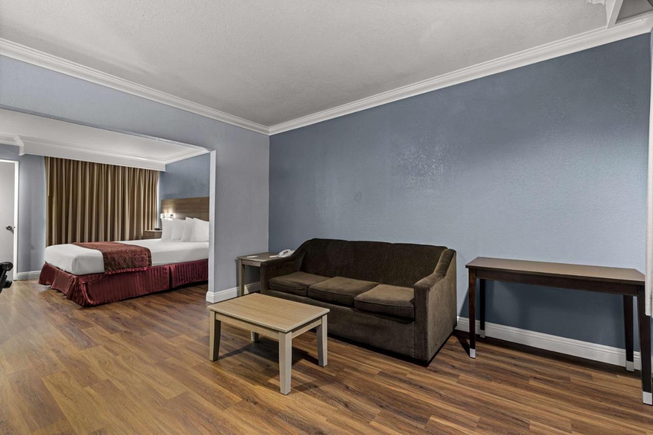  | Best Western Moreno Hotel & Suites