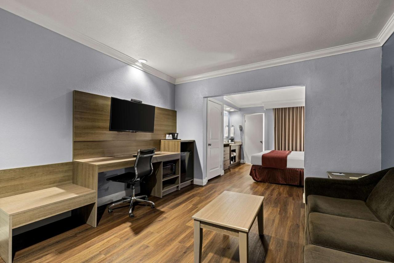  | Best Western Moreno Hotel & Suites