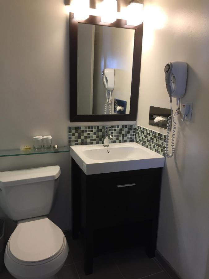 Twin Room at Grant Plaza Hotel