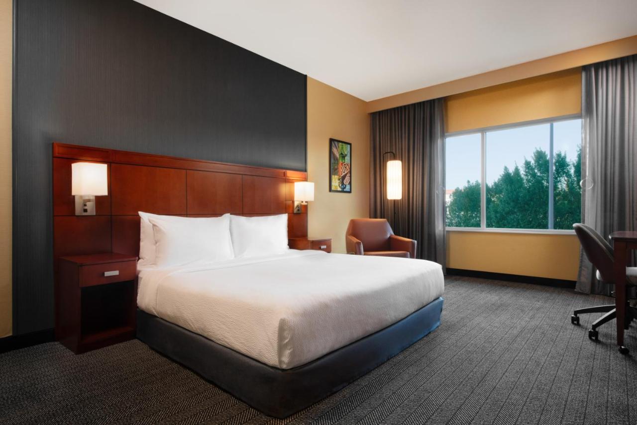 King Studio with Sofa Bed at Courtyard by Marriott San Jose North/Silicon Valley
