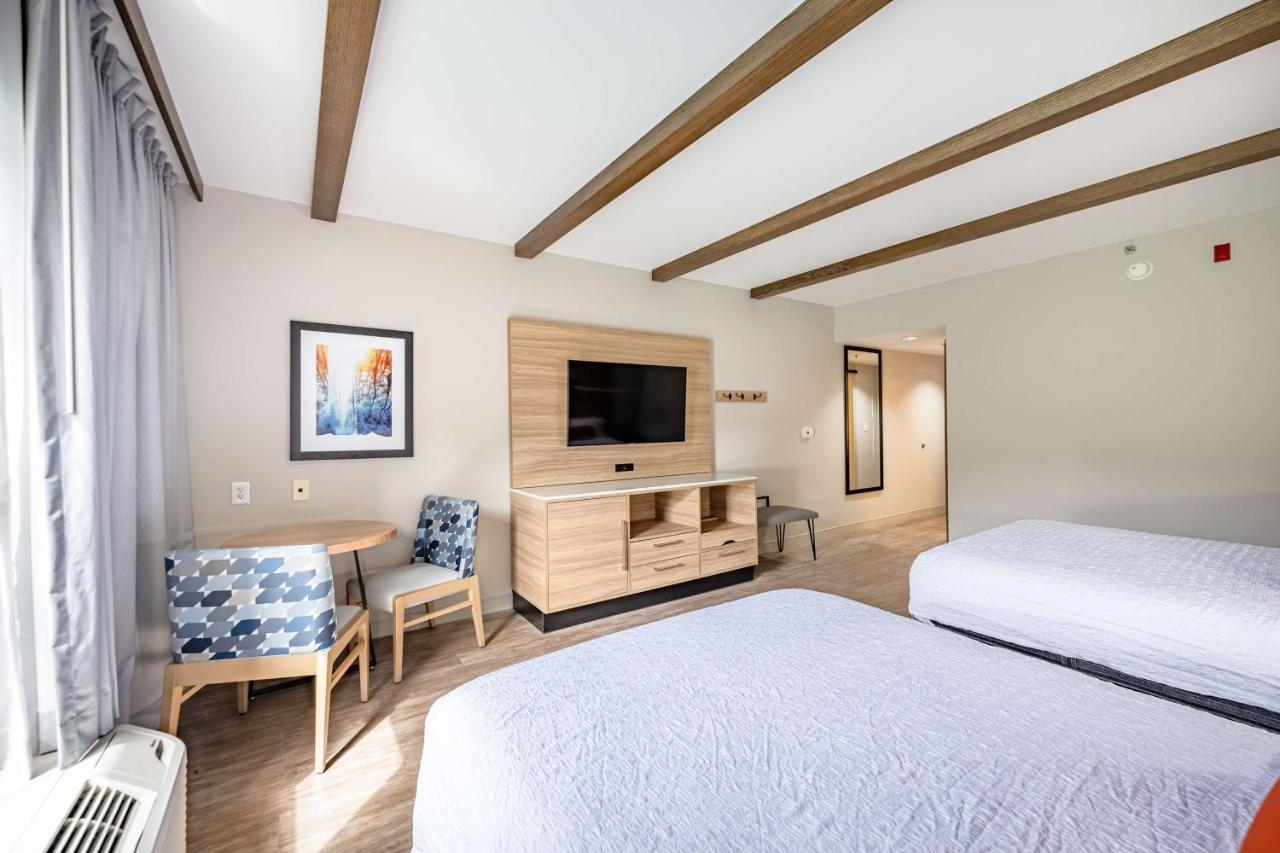 Deluxe Queen Room with Two Queen Beds - Non-Smoking at Hampton Inn & Suites Cashiers Sapphire Valley