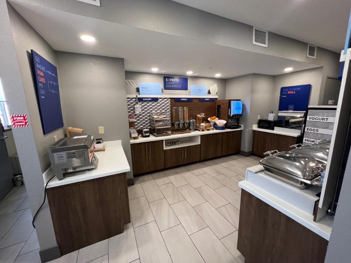 | Holiday Inn Express - Wichita North - Park City, an IHG Hotel