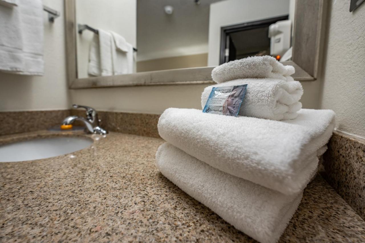 King Room - Non-Smoking at Christopher Inn and Suites