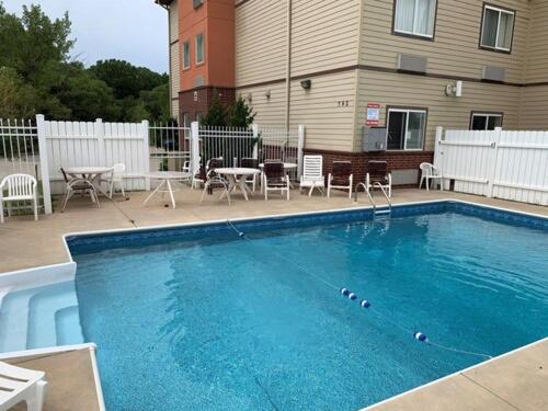  | Holiday Inn Express - Wichita North - Park City, an IHG Hotel