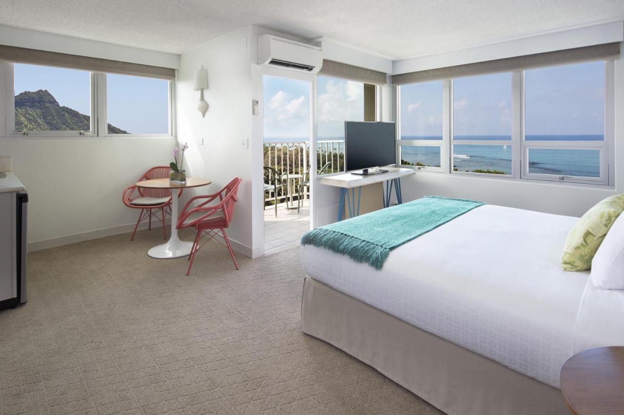 Jr. Suite Ocean View Balcony, King at Queen Kapiolani Hotel