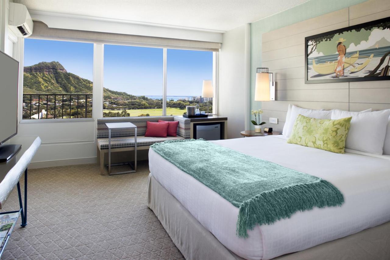 Ocean View Balcony, King at Queen Kapiolani Hotel