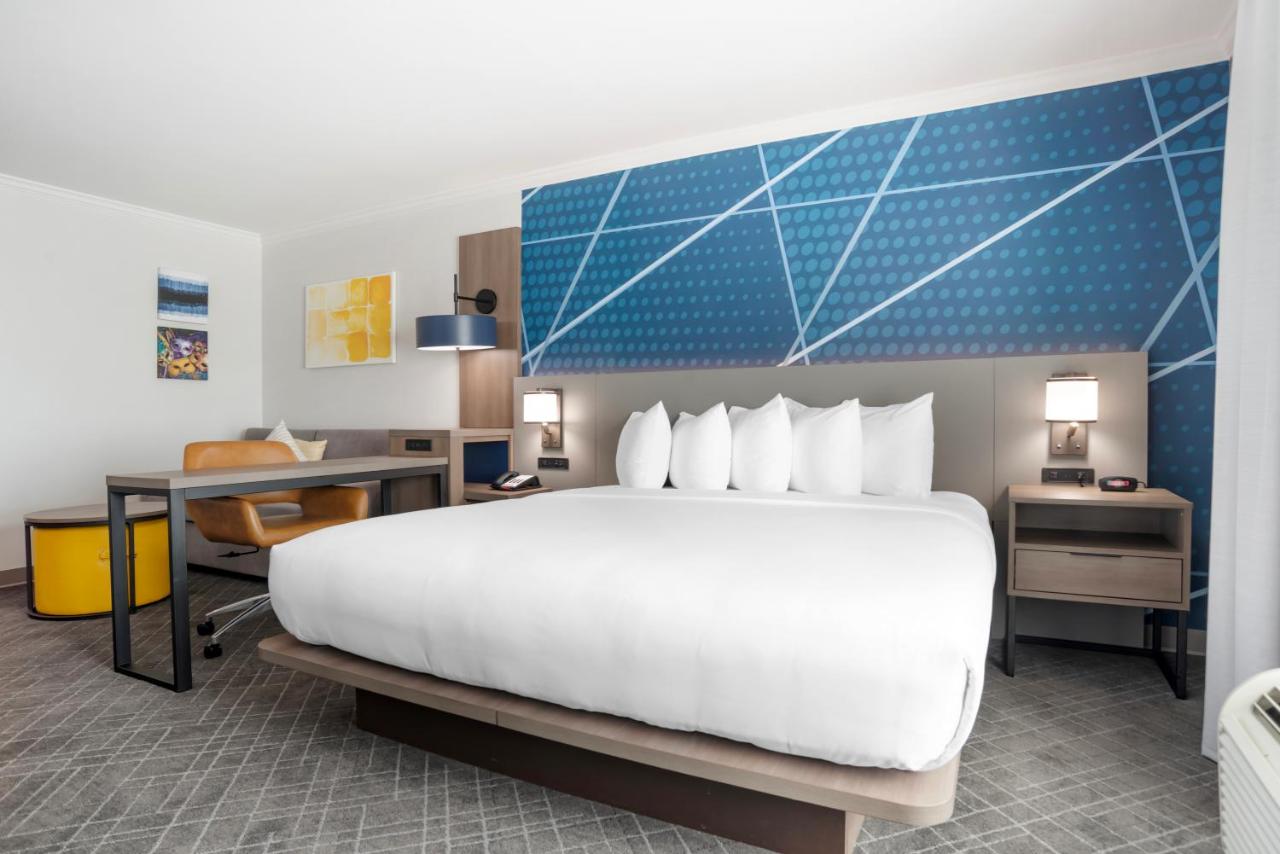 Deluxe King Suite at Comfort Inn & Suites New Orleans Airport North