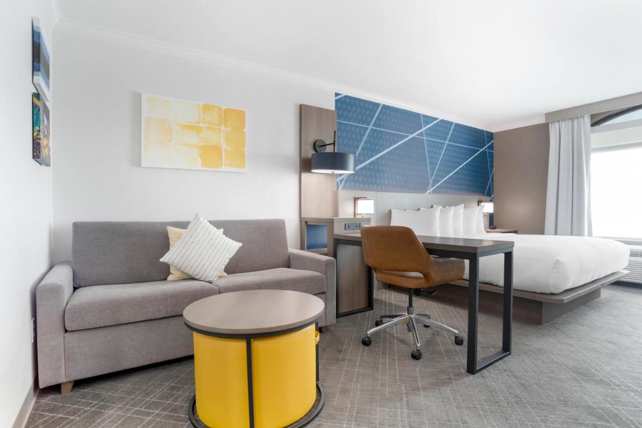 One Bedroom Suite King with Sofabed - Non Smoking at Comfort Inn & Suites New Orleans Airport North