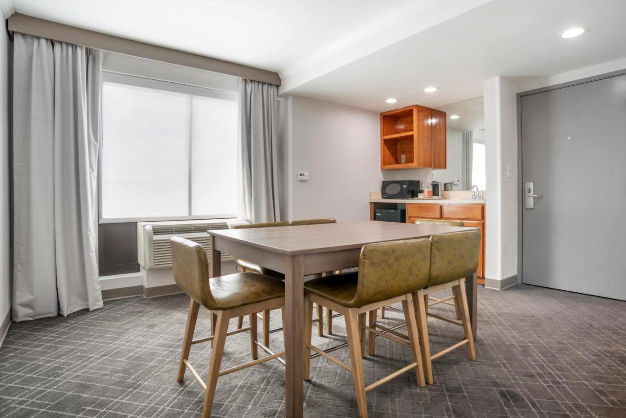 Deluxe King Suite at Comfort Inn & Suites New Orleans Airport North