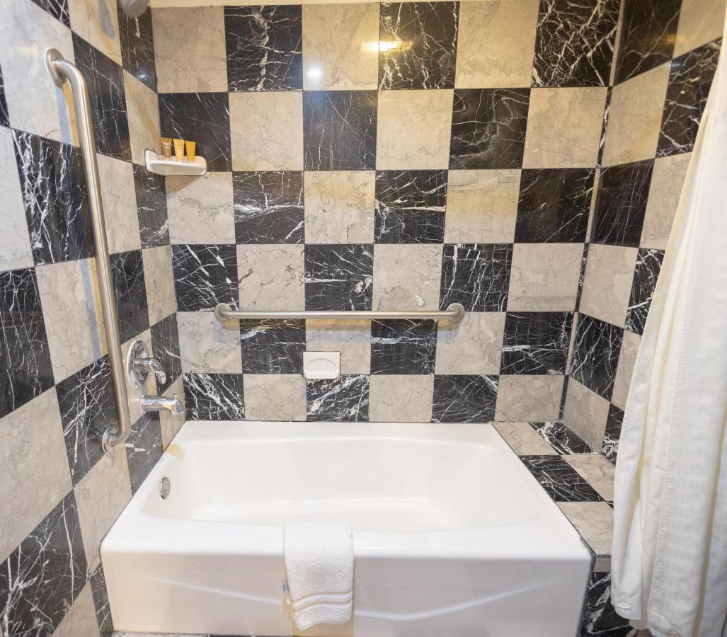 | Ocean Inn & Suites