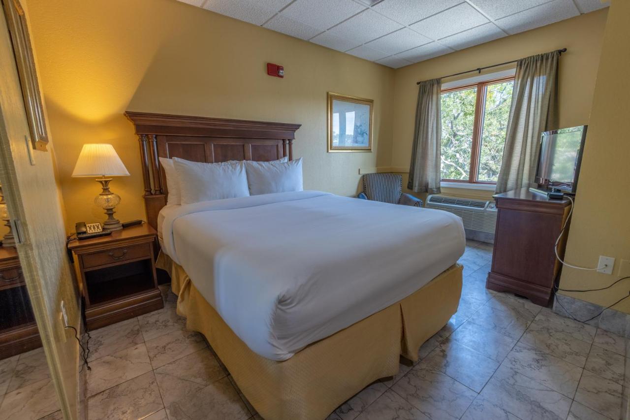 | Ocean Inn & Suites