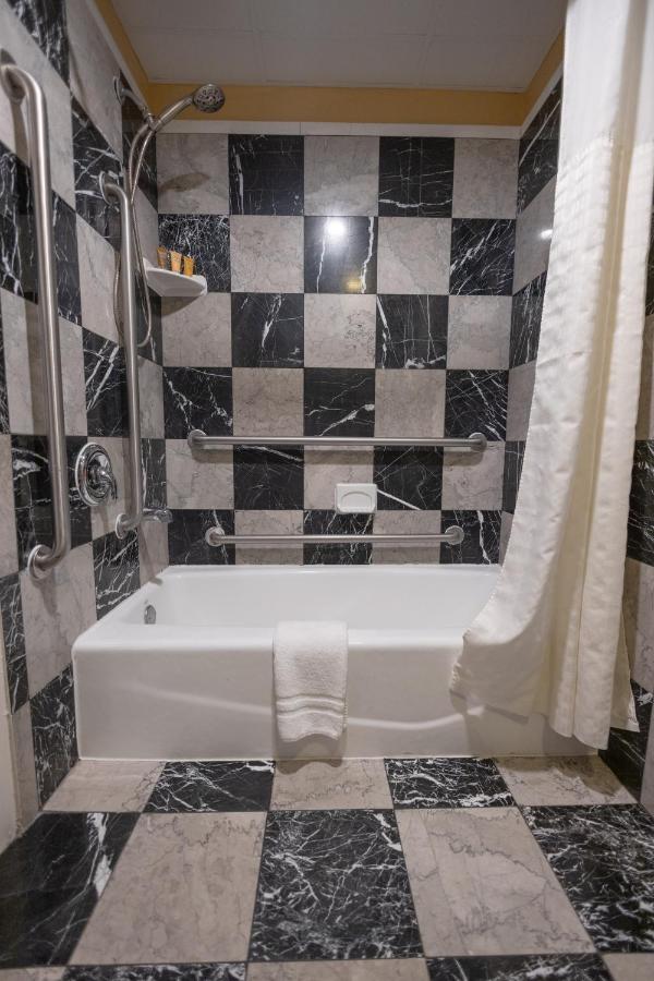 | Ocean Inn & Suites